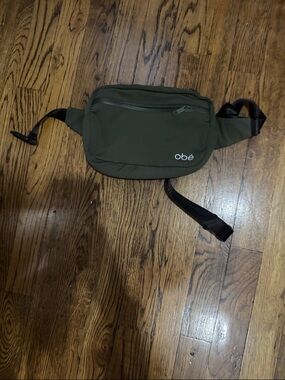 obé Olive Green Crossbody Waist Bag